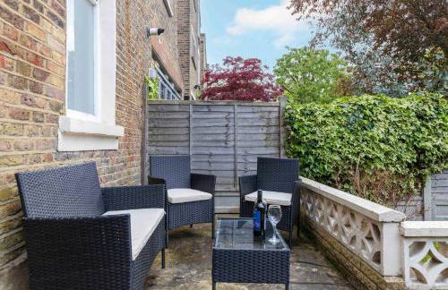 Parea Living - Hackney, 4-Bedroom Victorian House w Big Garden - Foto 34