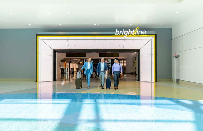 Tren de alta velocidad Brightline entre Miami y Orlando - Foto 3