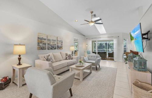 Spacious 3 Bed 3 Bath Pool Home in Naples - Photo 3