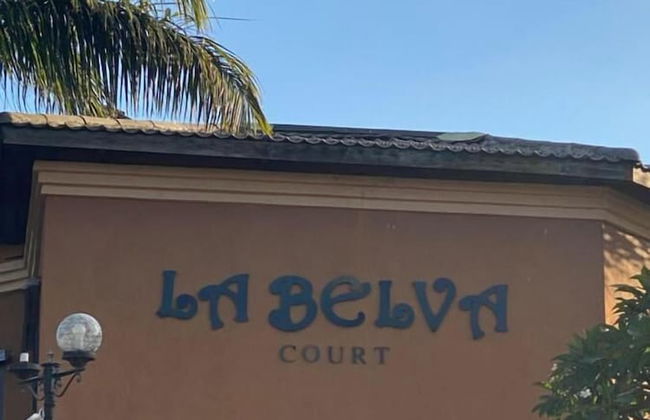 La Belva Court with Swimming Pool - Photo 18