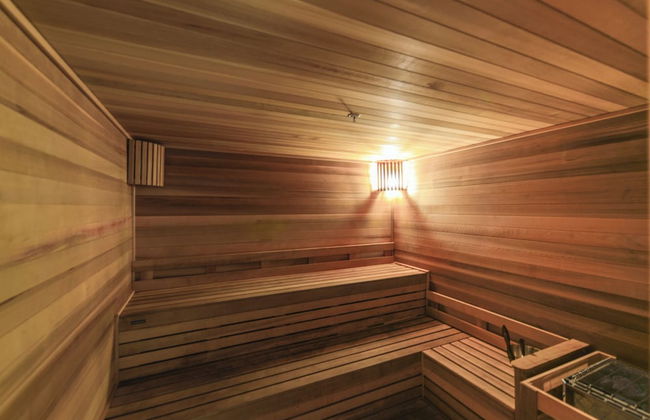 Spacious 2-Bedroom Condo at Doral Park - Photo 33