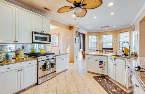 Theater and Game Room at Trenton Area Home - Foto 2