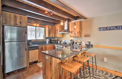 Slopeside Burke Mtn Condo with Amenity Access! - Foto 2