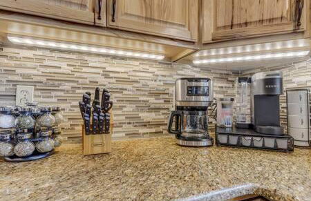 Cabin~Views~Heart of Town~W&D~Fireplace~Kitchen - Foto 19