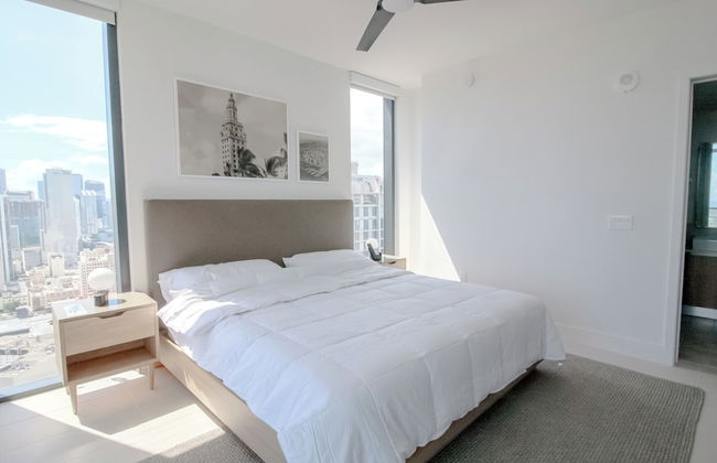 Luxurious Downtown Escape - Photo 3