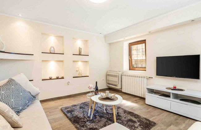 Modern Comfort With Shared Pool & Lush Green Surroundings in Kastav - Foto 16