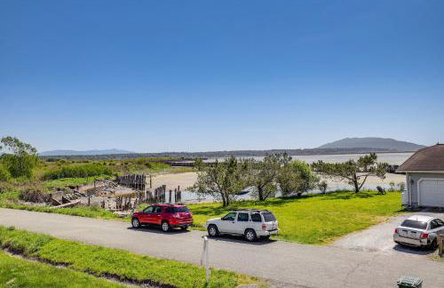 Sleek Ferndale Home with Ocean and Mountain Views! - Photo 23