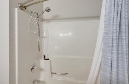 Boat Slip and Pool Access Oak Harbor Haven! - Foto 14