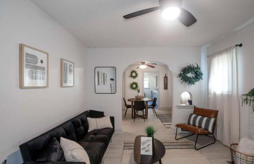 Home Sweet Home - Loft 3 BR - 1 BA WIFI SMART TV - Photo 2