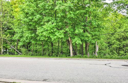 Cozy Unit with Patio Walk to Dining, Lake Elkhart! - Foto 24