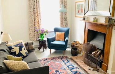 The Yellow cottage on the hill. - Foto 2