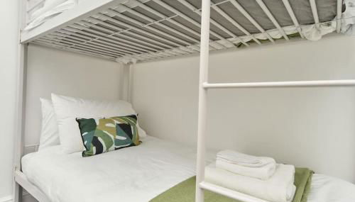 The Penthouse In Bonchurch By Greenstay Serviced Accommodation - Stunning 3 Bed Apt With Sea Views & Parking - Perfect for Families, Small Groups & Business Travellers - Dog Friendly - Fast Wi-Fi - 1000 Mbps - Close To Ventnor & Shanklin - 5 mins To Beach - Foto 5