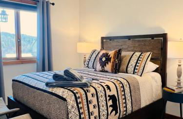 Stylish Mountain Chalet 15mins to Gore Mountain , Large Hot Tub, Playroom & Large Heated Pool - Foto 26