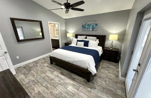 Luxury Retreat with 2 Master Suites Pool & Hot Tub BBQ Pool Table 2 Miles Disney - Foto 11