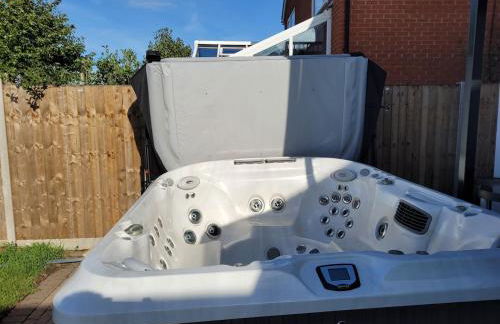 Spacious 5 Bed & Hot Tub Sleeps 12, near Stratford upon Avon - Foto 21