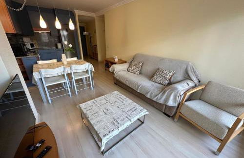 Apartamento con parking y piscina comunitaria AV-42 - Foto 6