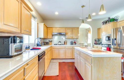 Outdoor Oasis and Hot Tub! Spacious Clovis Home - Foto 10