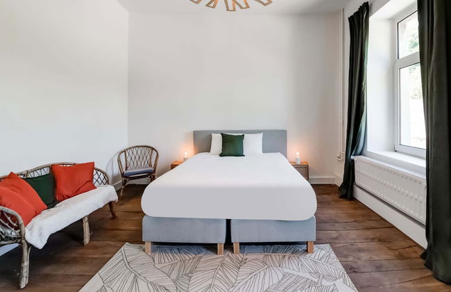 Castle in Ferrieres With Pond Garden - Photo 8