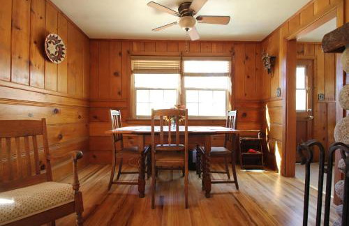 Ahwahnee-be Vintage Cabin - Walk to town! - Foto 11