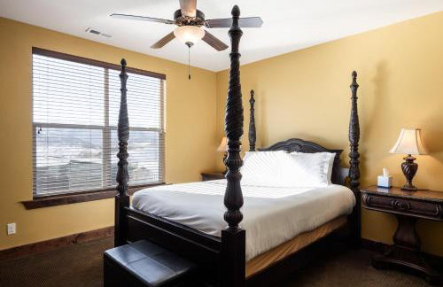 Private Hot Tub, Minutes to Ski, Cozy Getaway, Beautiful Condo- Large 3BR, Private Garage! - Photo 14