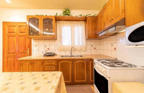 Kalemi House, Spacious 2BR Home with Garden near Ipsos and Dassia - Foto 16