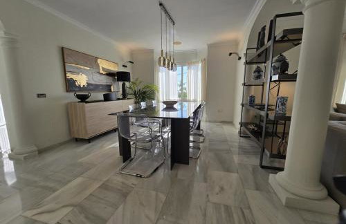 Large Family Villa 500m From Beach with Stunning Views - Photo 15
