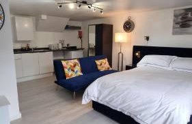 Benzer Apartments - Photo 1