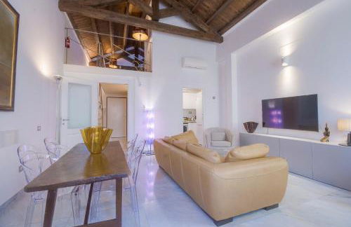 Right House - Characteristic Marina District - Photo 7