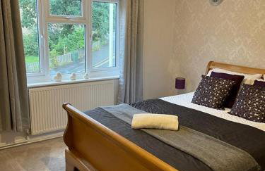 Charming 3-Bed Home Comfortable Stay in Coalville - Photo 10