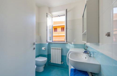 Apartment with Terrace & Parking near the Sea - Foto 10