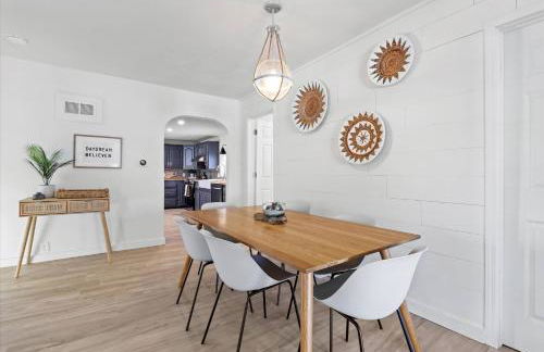 Luxury Lakeview Stay | Main&Guest House, Sleeps 10 - Foto 37