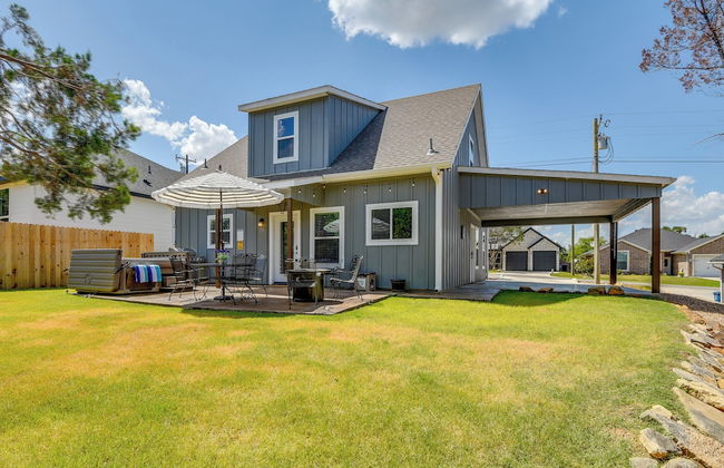 Hot Tub and Fire Pit! Cozy Granbury Escape Near Lake - Foto 1