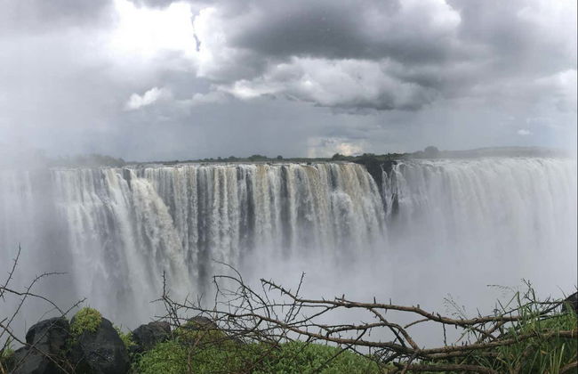 Senderismo y tirolina en las Cataratas Victoria - Foto 3