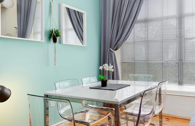 City Center Apartment, Walk Everywhere, Wifi - Photo 23