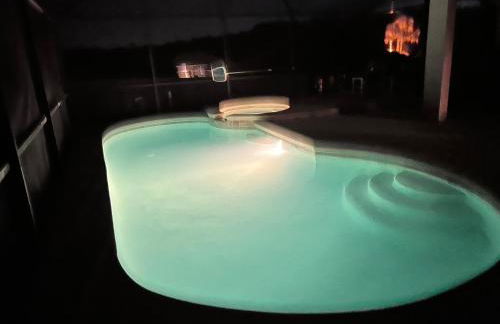 EXQUISITE VILLA - 2 Master Suites, Pool South and Spa, Gas BBQ, Game Room, WIFI - Foto 11