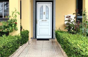 Charming House in Cortiçada with Balcony and Mountain View - Foto 5