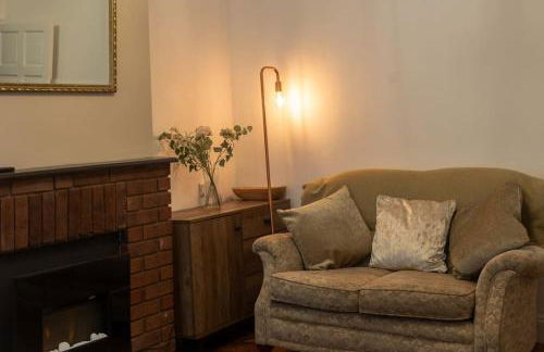 Gloucester City - Birchmore House - 2 Bedroom End Terrace Property Near To City Centre & Hospital With On-Street Parking - Sleeps 5 - Great For Hospital Workers & Contractors - Hosted by RENTMYHOUSE - Foto 9