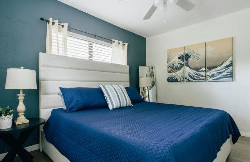 One bedroom private apartment two blocks to Beach! - Photo 5