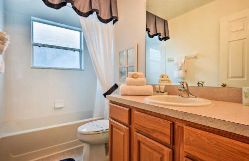 Luxe Terra Verde Villa with Theater 6 Mi to Disney! - Foto 18