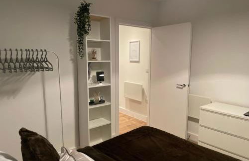 2BR 2BA Top Floor Penthouse Apartment in RG2 - Ideal for Business Travellers & Contractors, Free Parking & Sleeps Up To 6 - Foto 20