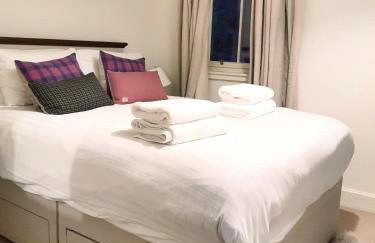 Edinburgh 2-Bedroom Cottage with Parking - Ground Floor - Foto 9