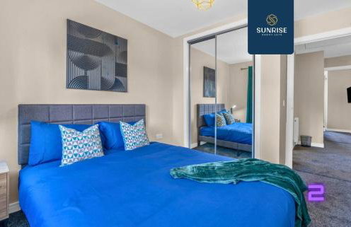 L1 - INVOICE and REDUCED PRICE only via SUNRISE SHORT LETS DUNDEE, Large 4 Bedroom House with 6 Beds and 3 bathrooms, TVs in each room, Free Parking, Fully Equipped, Local Amenities, Easy Ring Road Access, Special Rates and ONLY 9 Mins to STANNERGATE Port - Foto 22