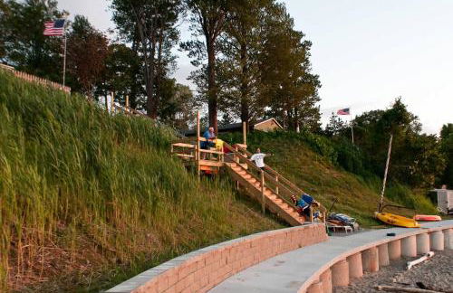 Lakefront Home in Madison - Private Beach - Photo 8