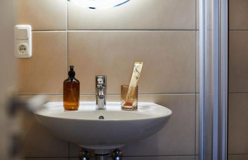 R B Apartment Hamburg Comfort am Flughafen für 1-5 Personen - ideal für Geschäftsreisende und Familien - Küche - Smart TV - Waschtrockner - kostenloser Parkplatz - Foto 34