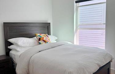 Cozy 3BR Retreat with Rooftop Near EWR & NYC Access - Photo 13