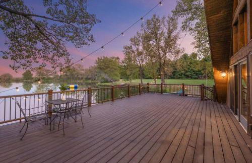 Secluded Waterfront A-Frame Cabin w/ Pvt Lake - Foto 11