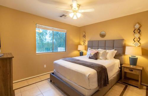 Heated Pool • Mini Golf • Huge Backyard • King Bed - Foto 24