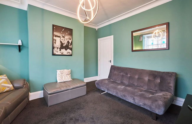 Host Stay Spire View House - Photo 16