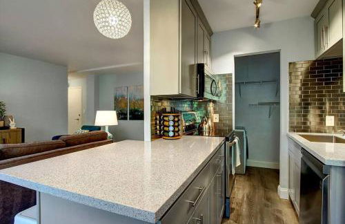 Modern Coastal Downtown, King bed, Work Desk, Kitchen - Foto 12