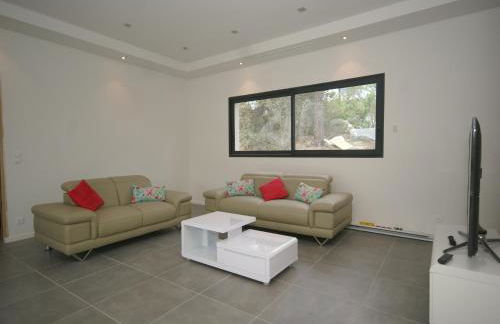 State of the Art Fixtures Villa in Vidauban with Pool - Photo 7